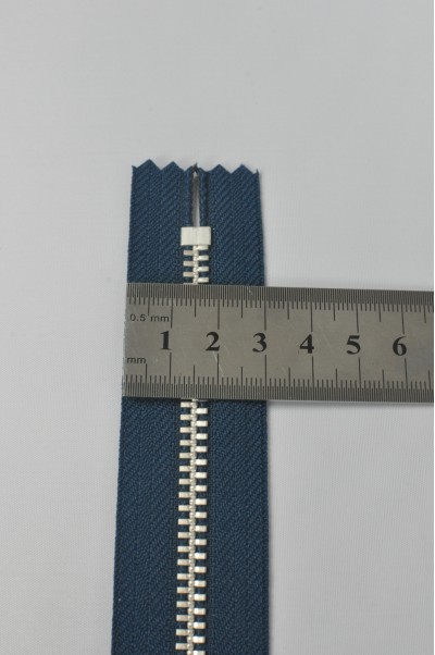 ZIP048  2號拉鏈  白銅牙拉鏈 密尾拉鏈 單頭拉鏈 不設單獨拉鍊訂購 側面照